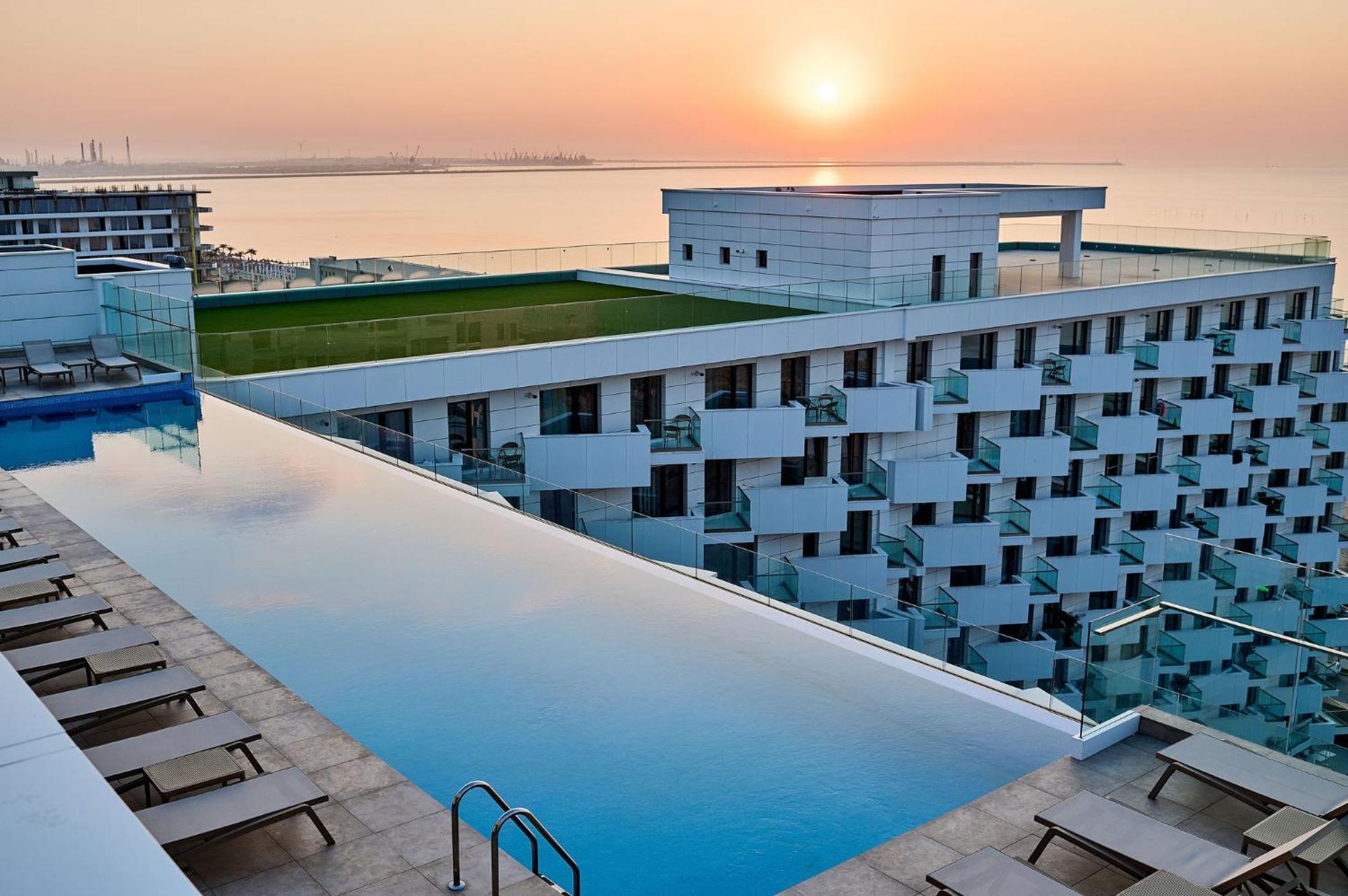 Summer Residence Apartment In Infinity Beach Resort - Parking Mamaia Extérieur photo
